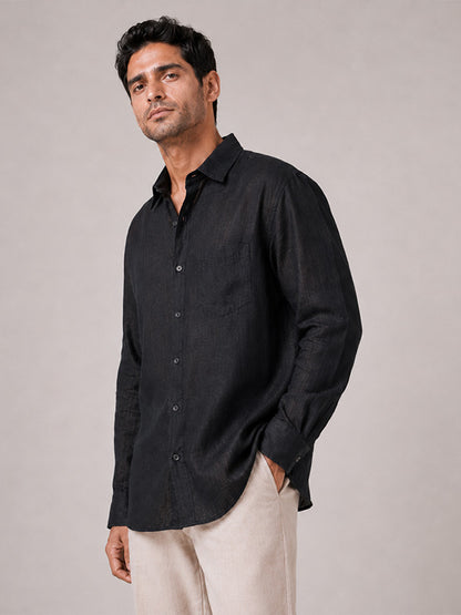 Three-quarter view of men's black linen-cotton full-sleeve shirt
