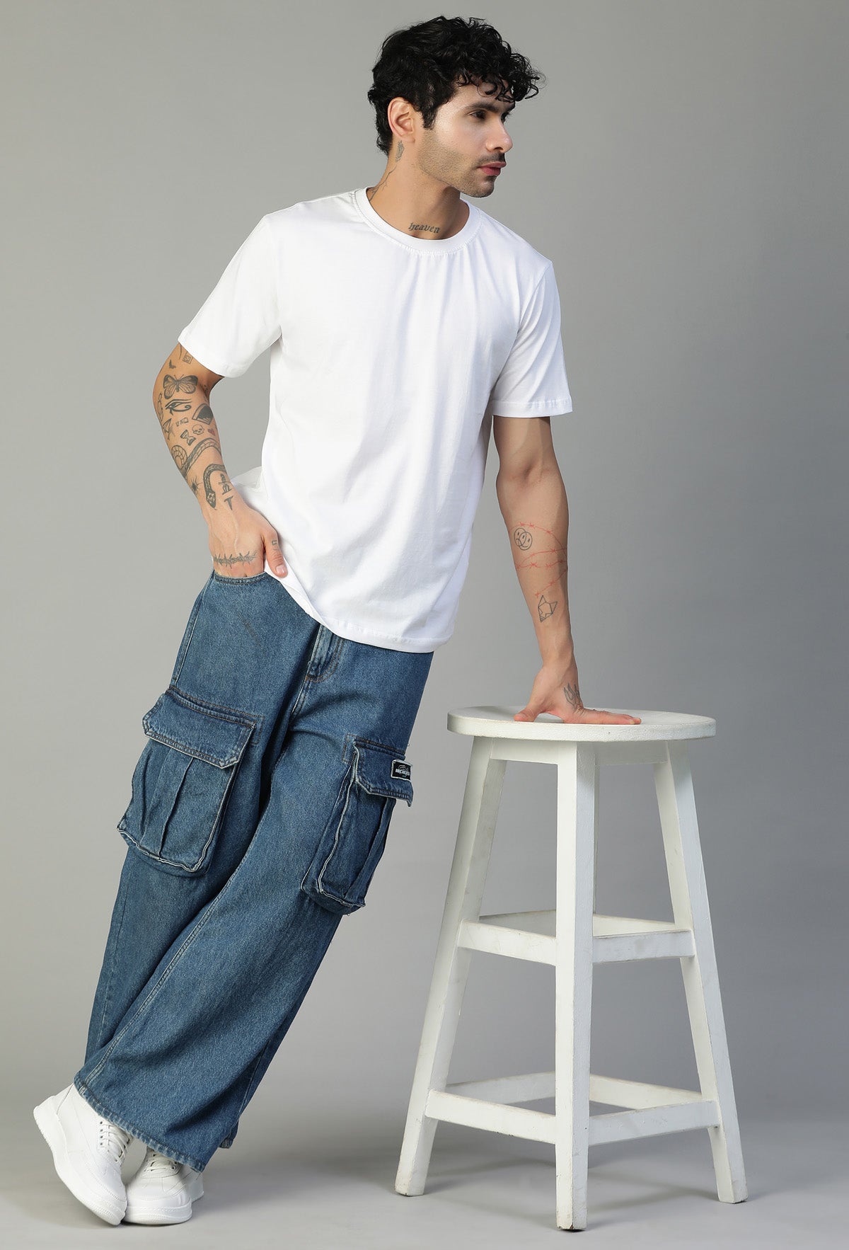 Man wearing a white regular-fit cotton T-shirt with blue jeans